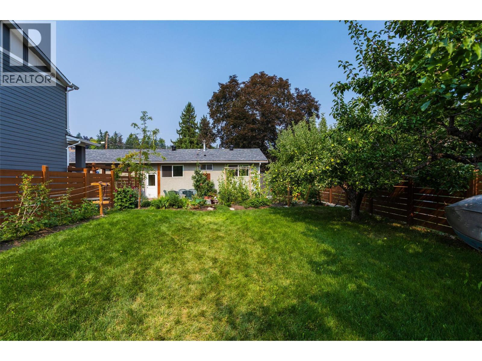 1257 And 1259 Rio Drive, Kelowna, BC - Outdoor