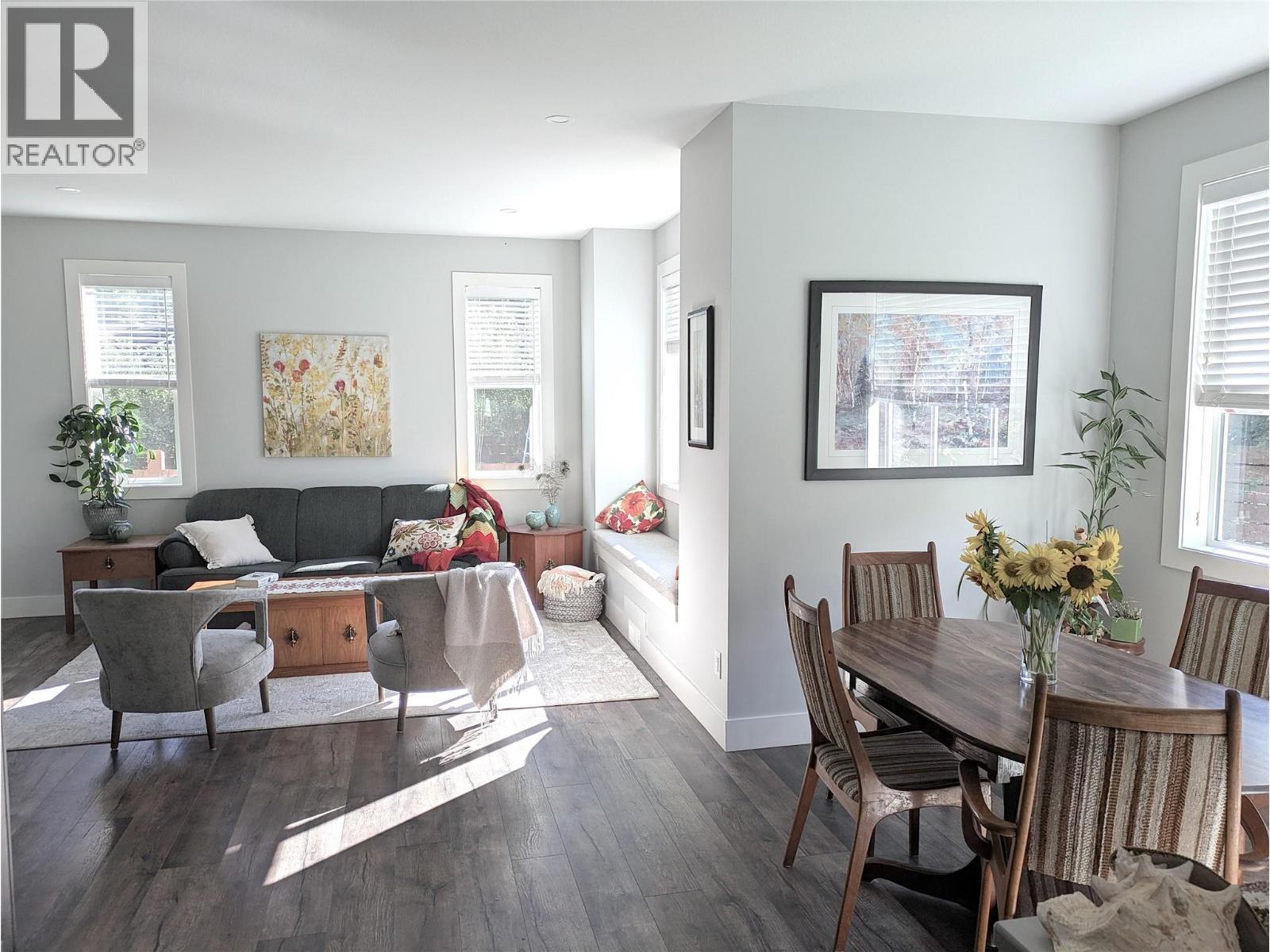 1257 And 1259 Rio Drive, Kelowna, BC - Indoor Photo Showing Dining Room