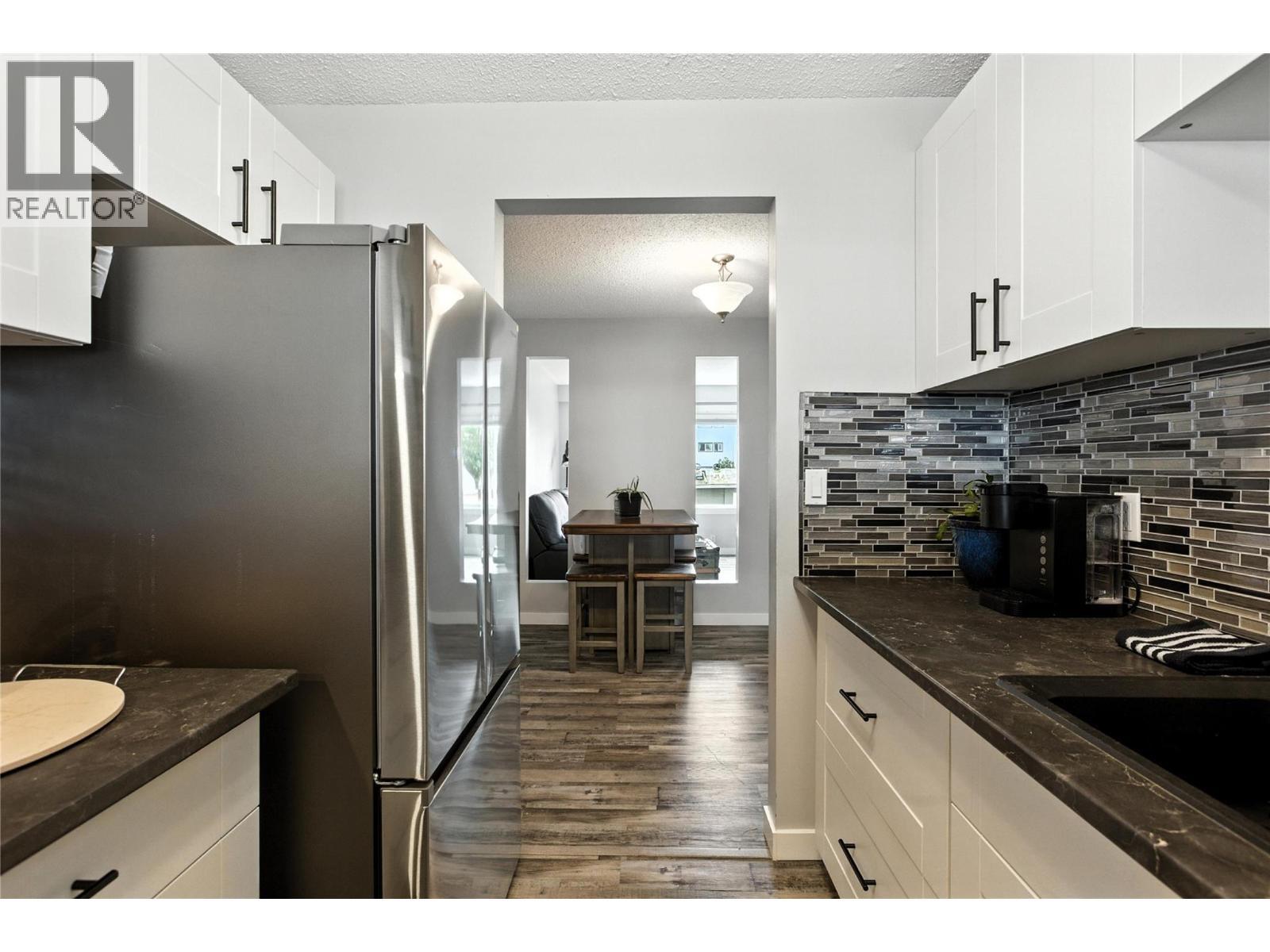 800 Southill Street Unit# 4, Kamloops, BC - Indoor Photo Showing Kitchen