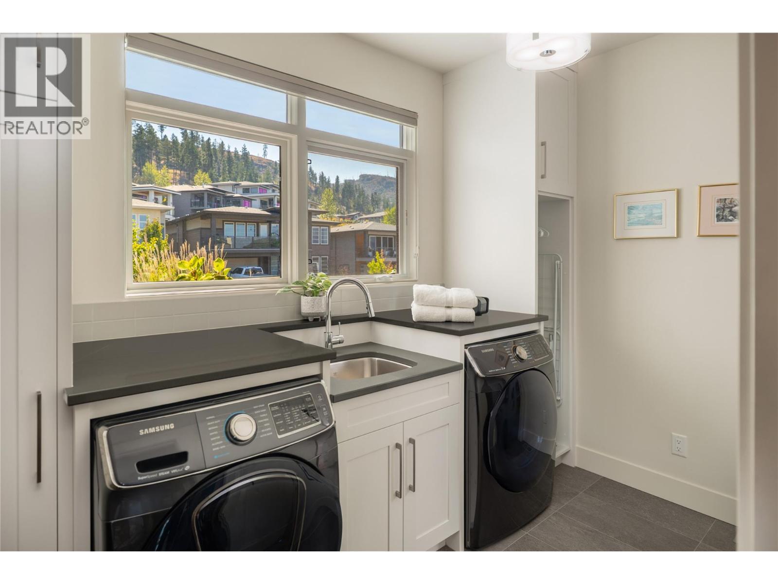 5640 Mountainside Drive, Kelowna, BC - Indoor Photo Showing Laundry Room