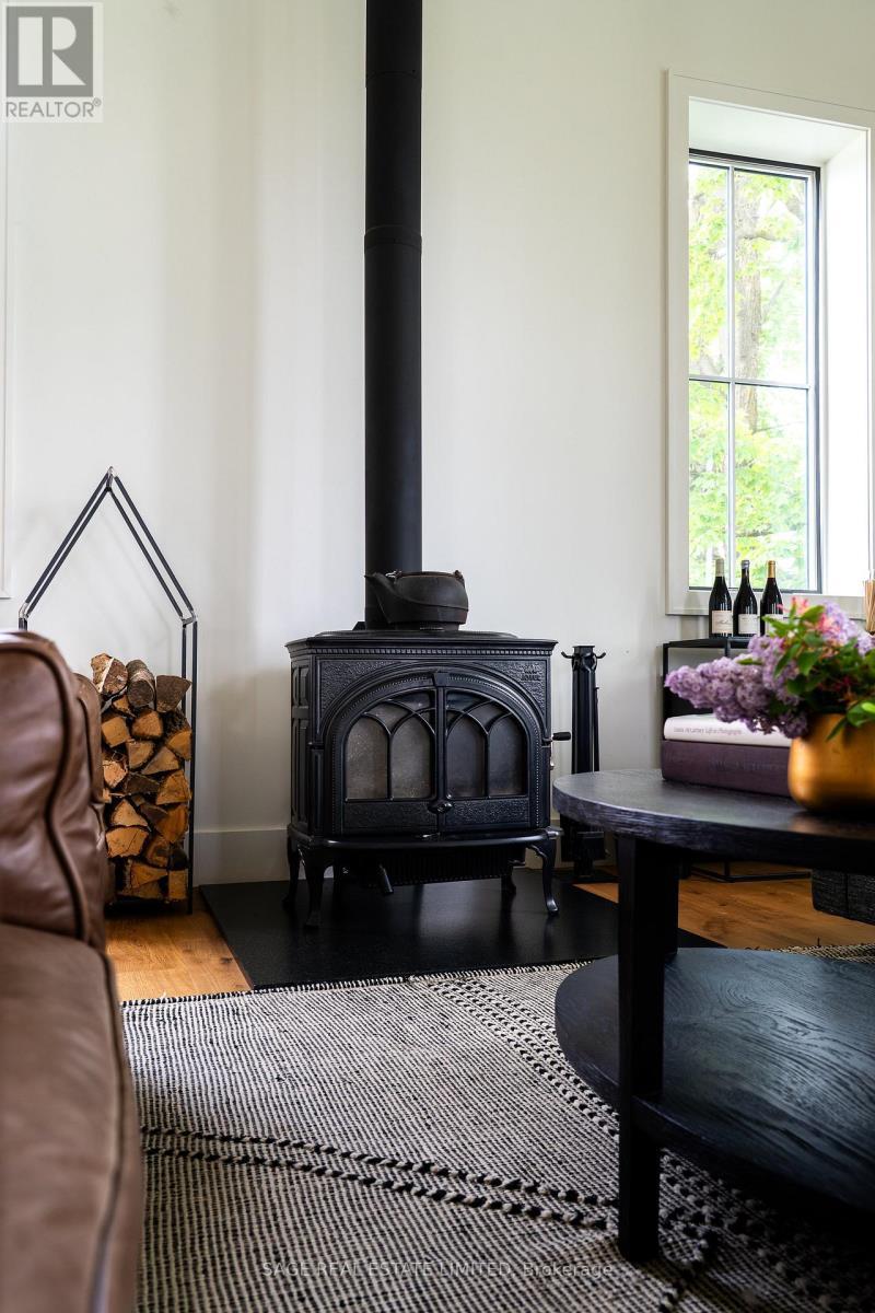 356598 The Blue Mountains- Euphrasia, Grey Highlands, ON - Indoor