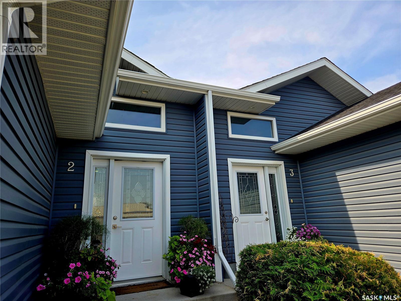 1-4 316 3Rd Street W, Delisle, SK - Outdoor