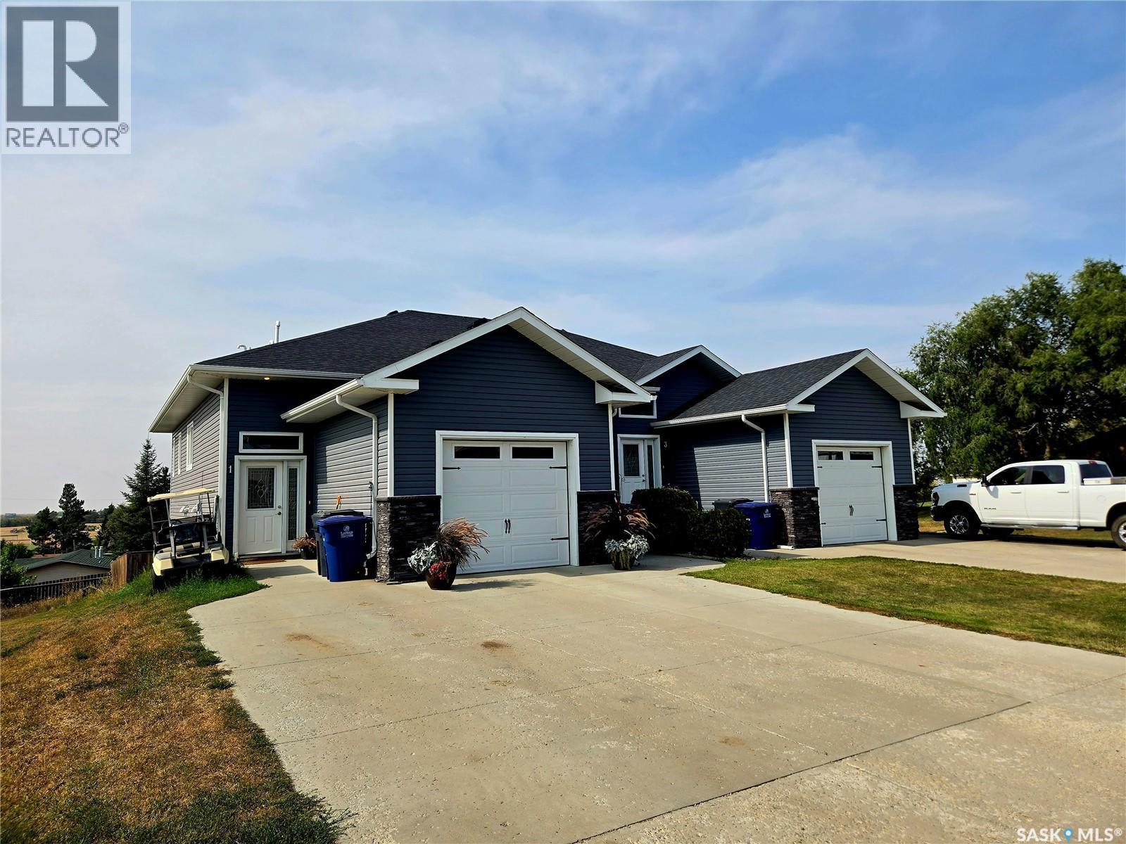 1-4 316 3Rd Street W, Delisle, SK - Outdoor With Facade