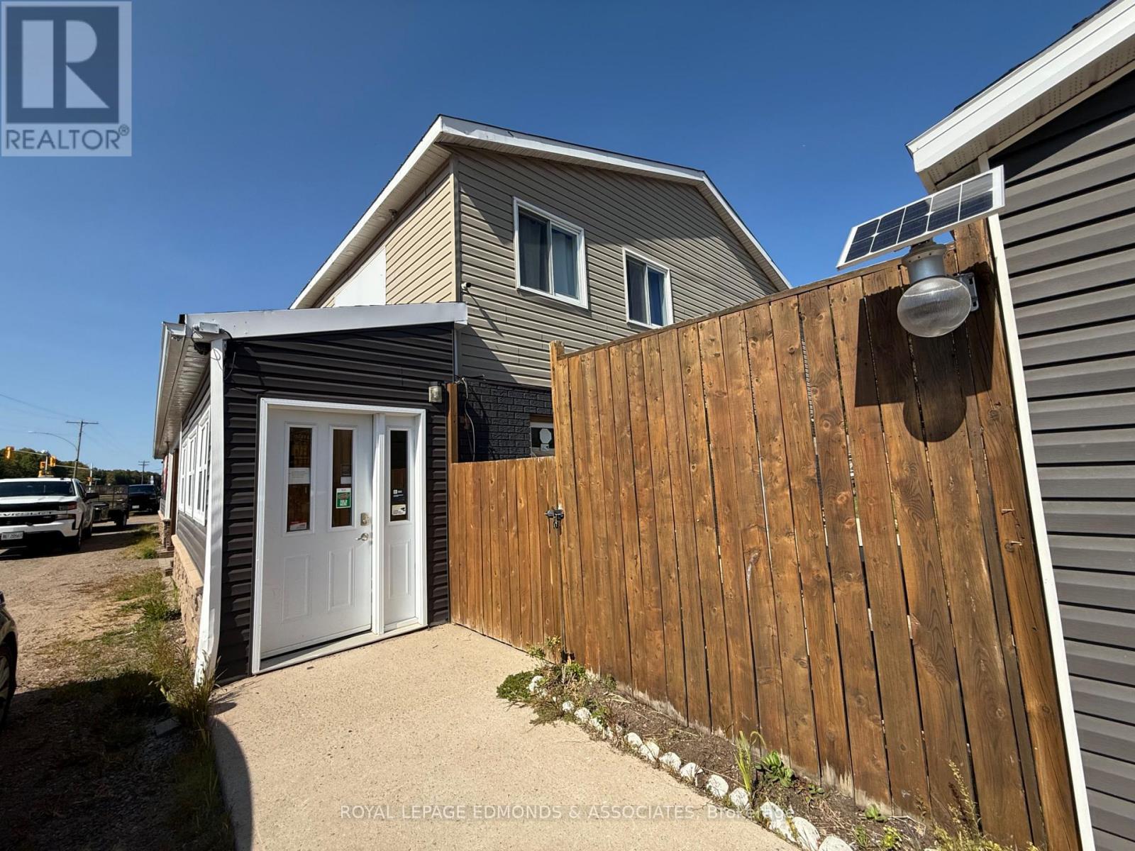 2551 Petawawa Boulevard, Petawawa, ON