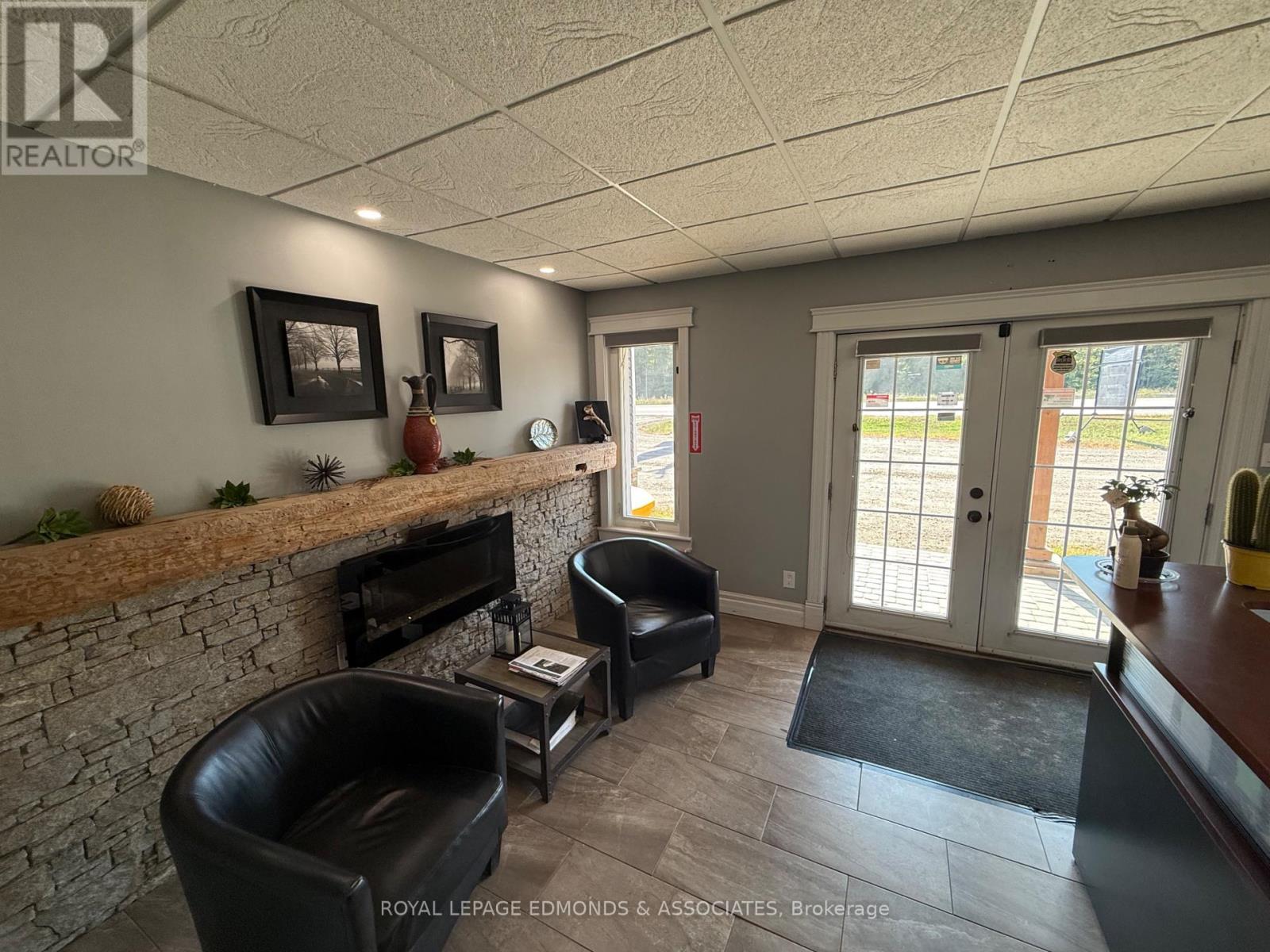 2551 Petawawa Boulevard, Petawawa, ON