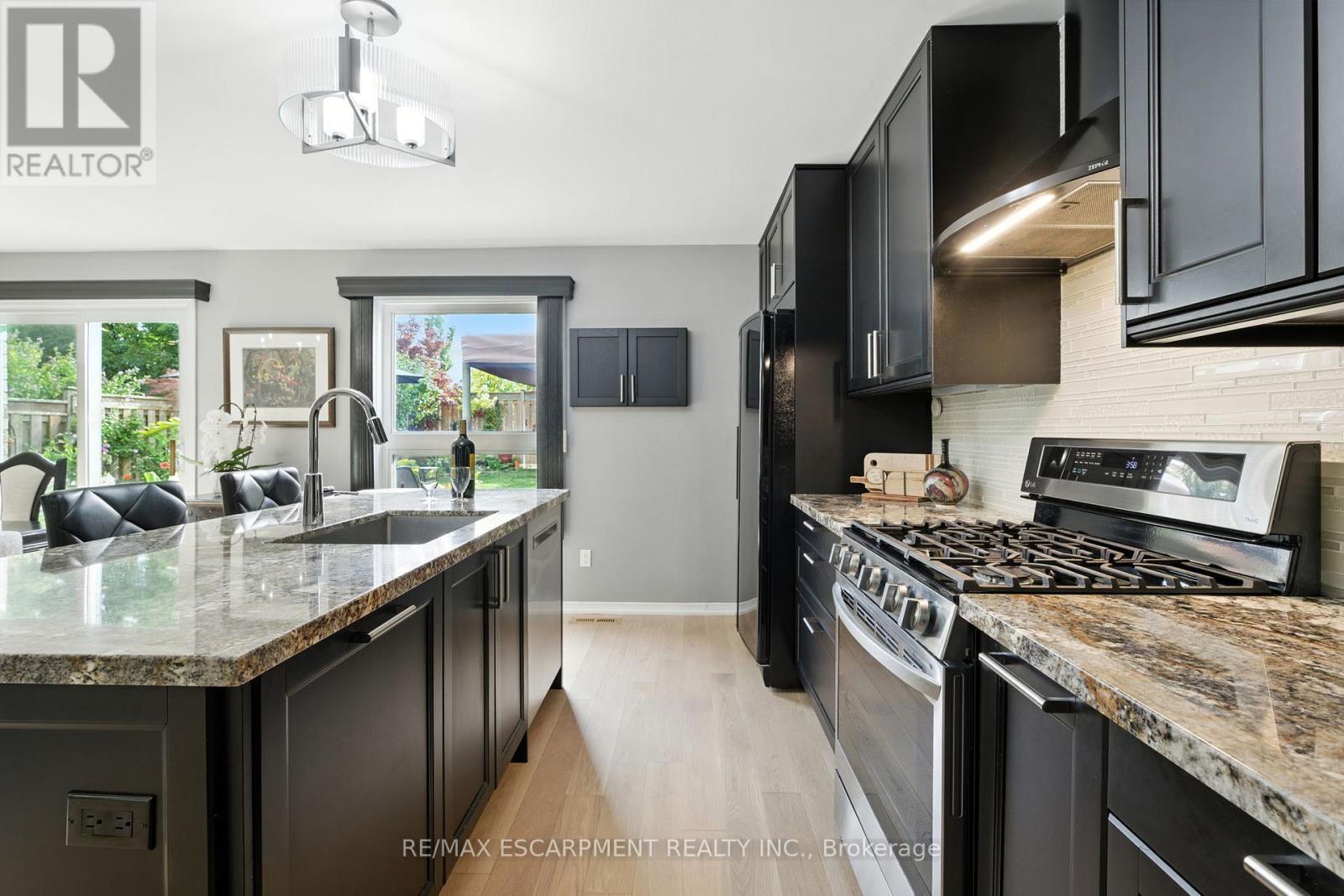 88 Grindstone Way, Hamilton, ON - Indoor Photo Showing Kitchen With Upgraded Kitchen