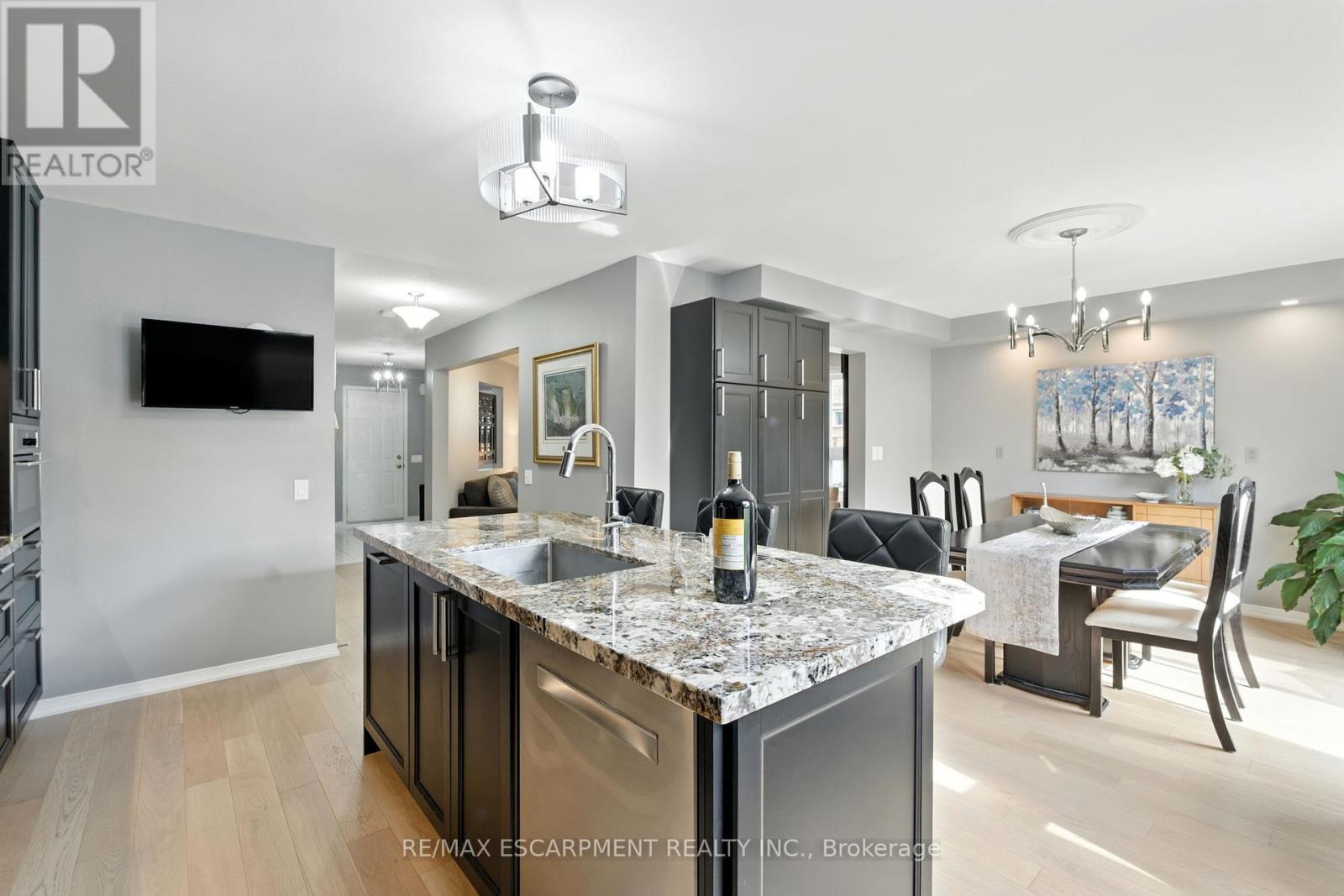 88 Grindstone Way, Hamilton, ON - Indoor Photo Showing Kitchen