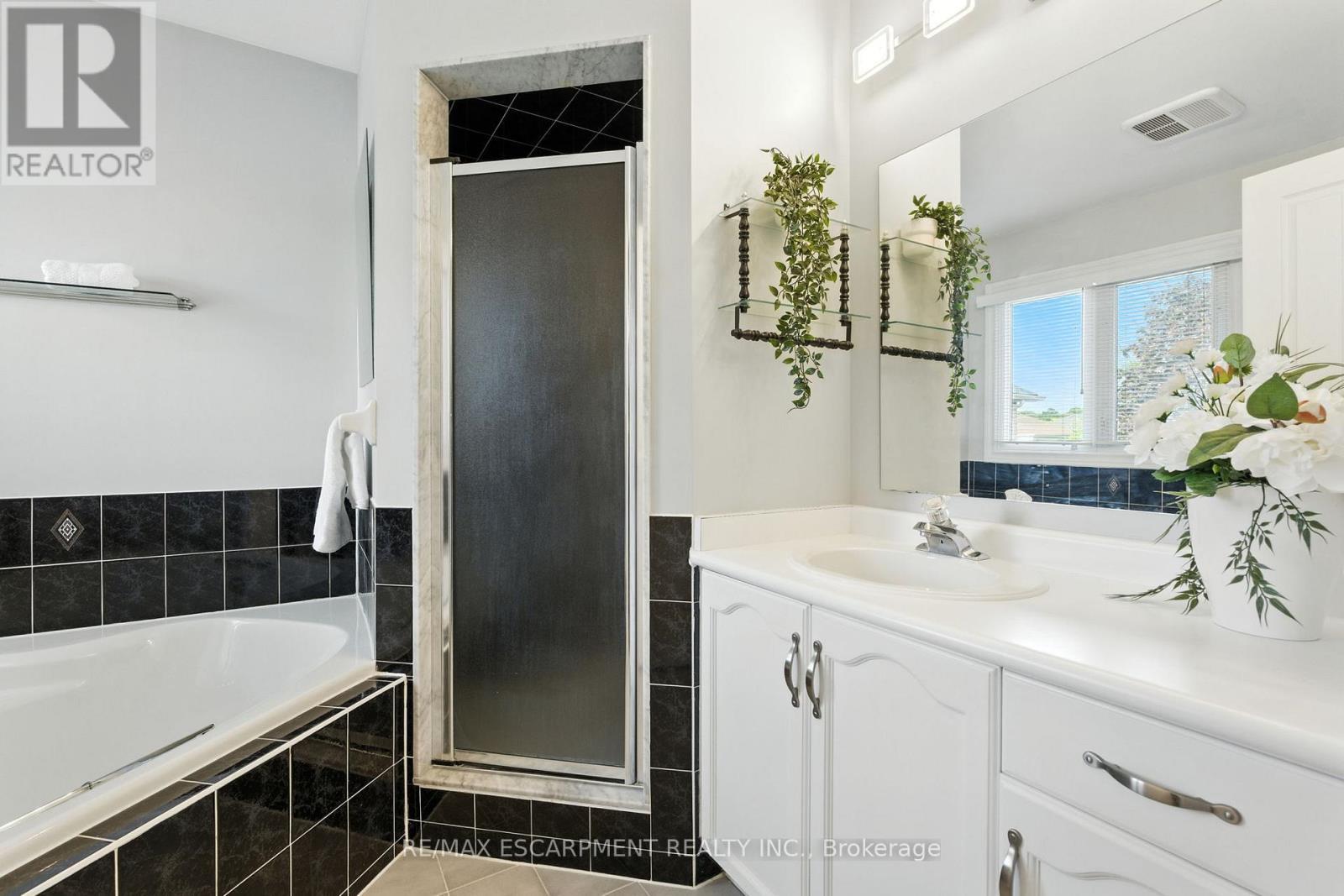88 Grindstone Way, Hamilton, ON - Indoor Photo Showing Bathroom