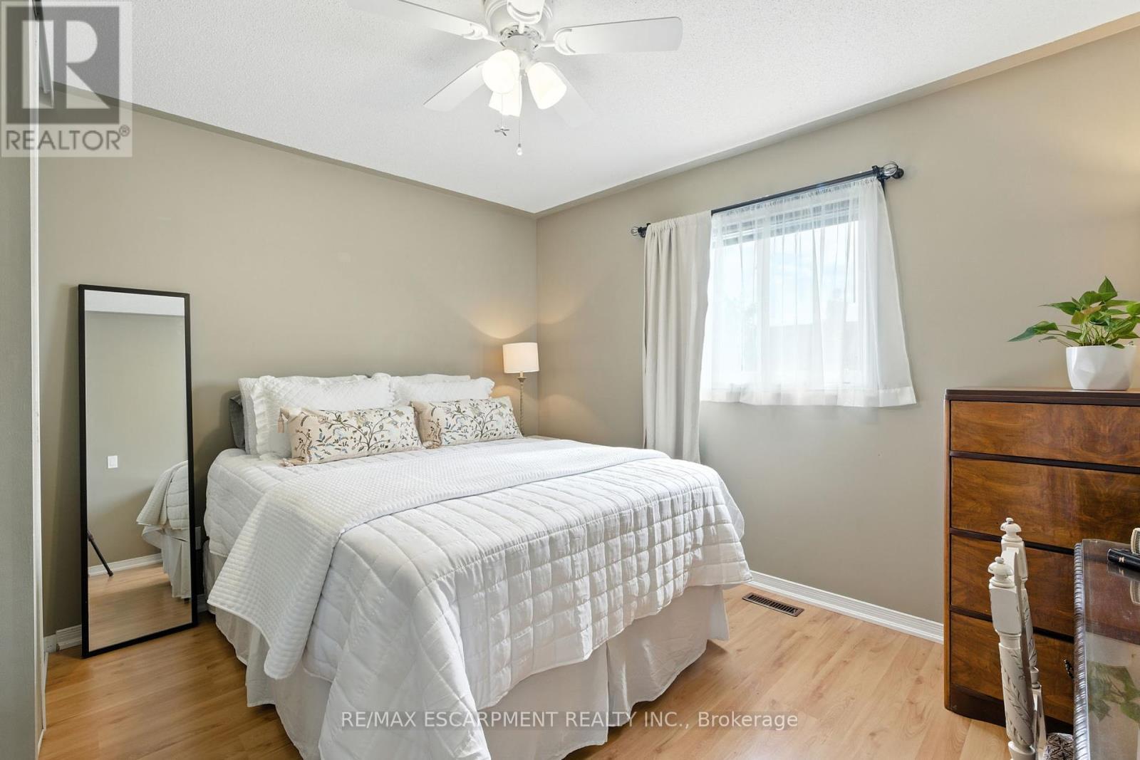 88 Grindstone Way, Hamilton, ON - Indoor Photo Showing Bedroom