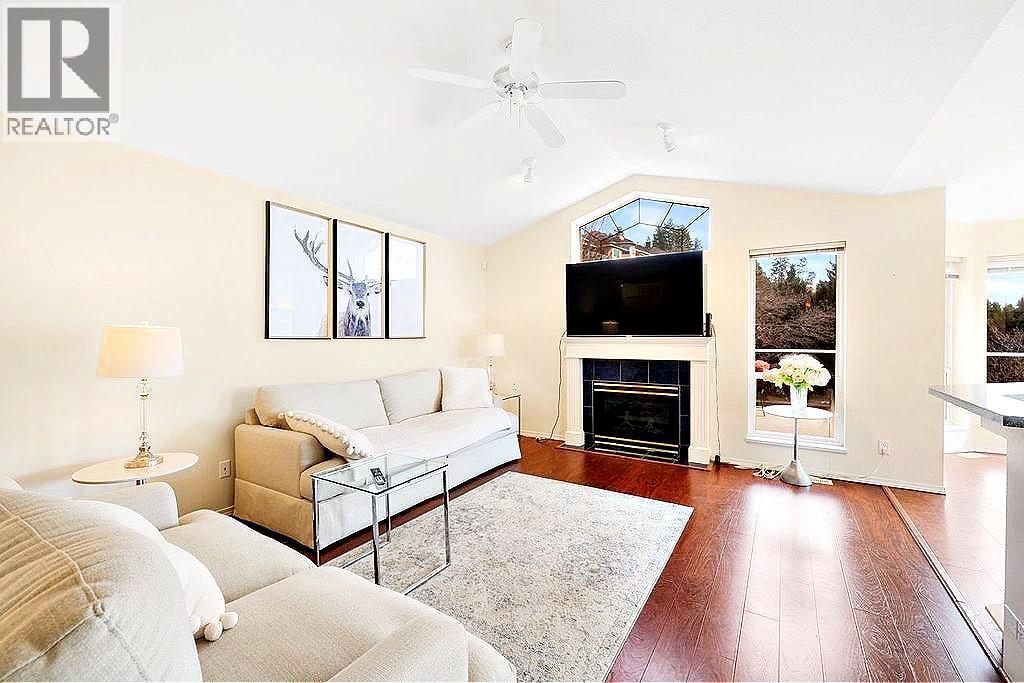 5205 Macneill Court, Peachland, BC - Indoor Photo Showing Living Room With Fireplace