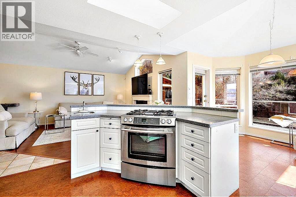 5205 Macneill Court, Peachland, BC - Indoor Photo Showing Kitchen