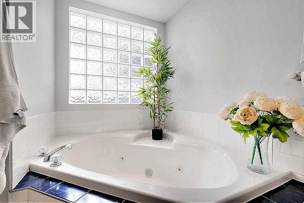 5205 Macneill Court, Peachland, BC - Indoor Photo Showing Bathroom