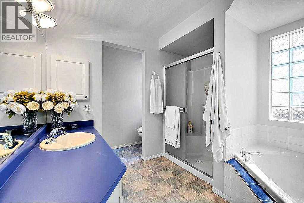 5205 Macneill Court, Peachland, BC - Indoor Photo Showing Bathroom