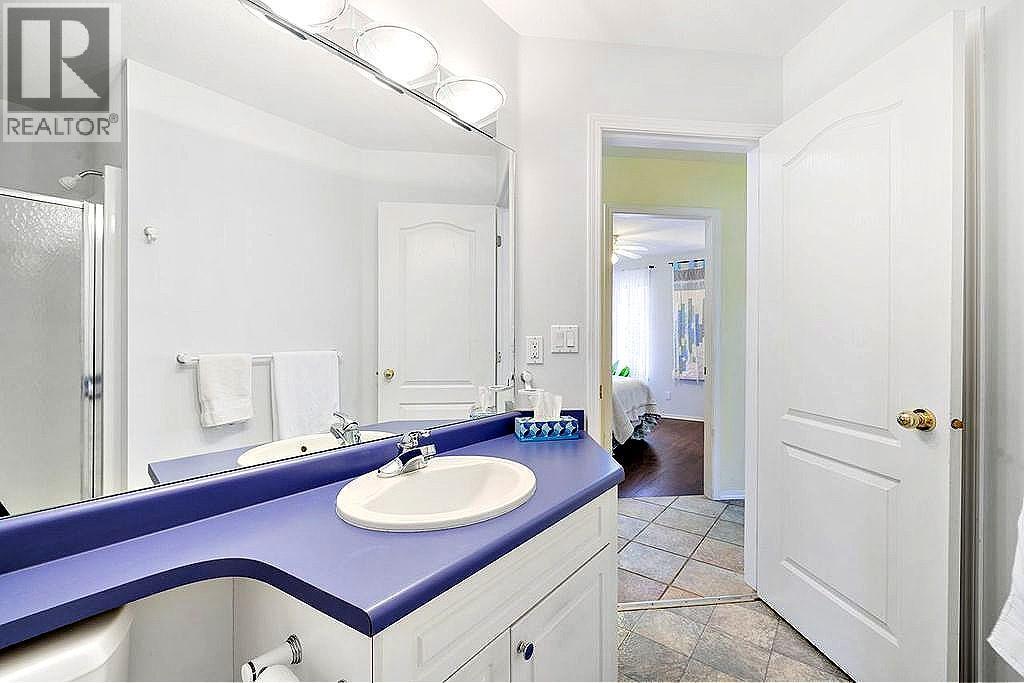 5205 Macneill Court, Peachland, BC - Indoor Photo Showing Bathroom