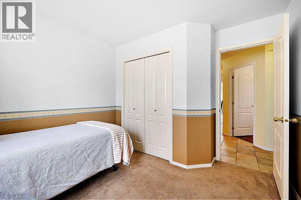 5205 Macneill Court, Peachland, BC - Indoor Photo Showing Bedroom