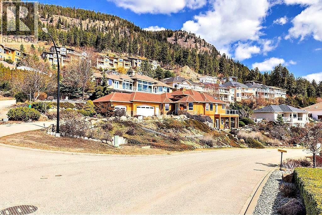 5205 Macneill Court, Peachland, BC - Outdoor