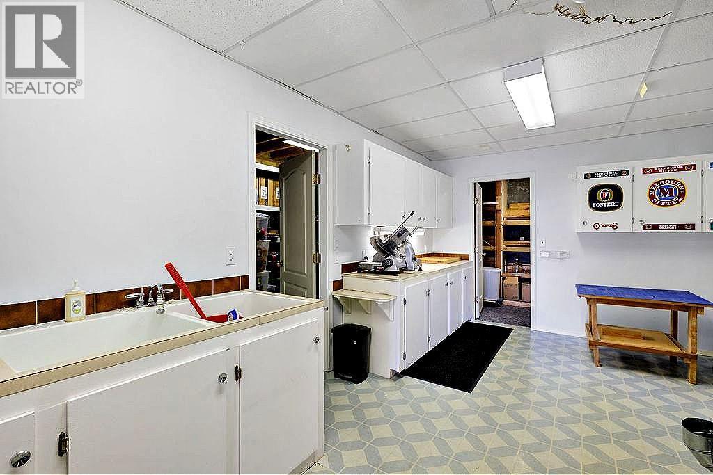 5205 Macneill Court, Peachland, BC - Indoor