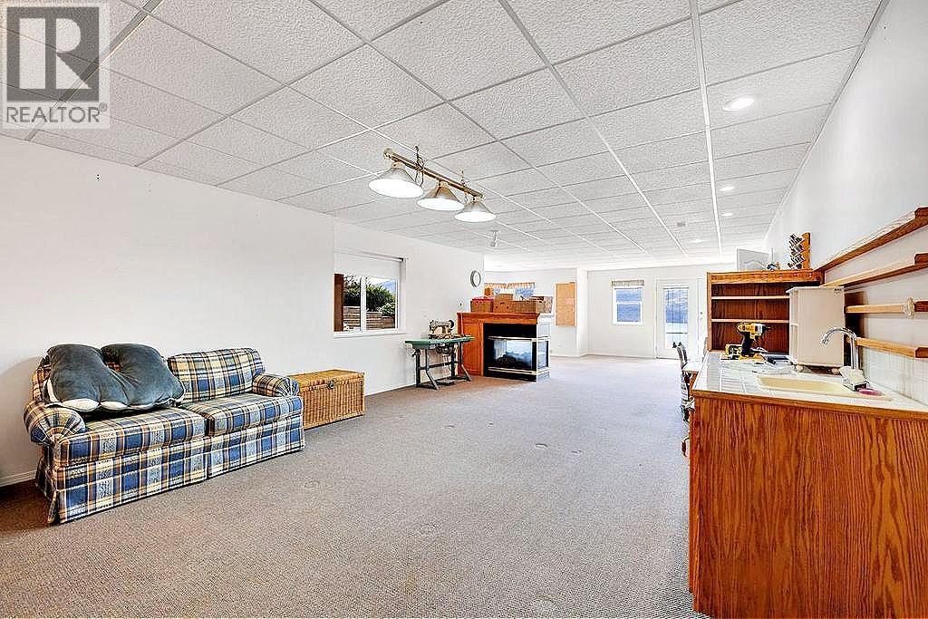 5205 Macneill Court, Peachland, BC - Indoor With Fireplace