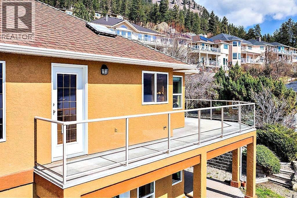 5205 Macneill Court, Peachland, BC - Outdoor With Exterior