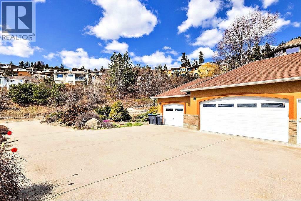 5205 Macneill Court, Peachland, BC - Outdoor