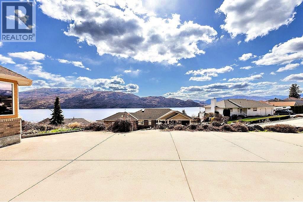 5205 Macneill Court, Peachland, BC - Outdoor With View