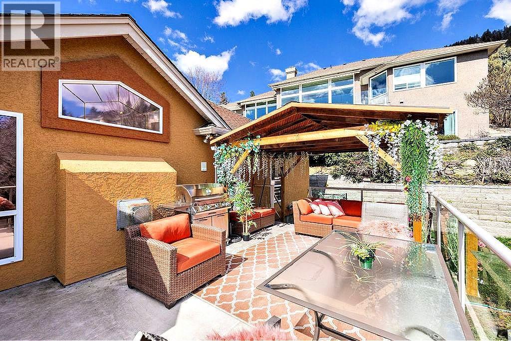 5205 Macneill Court, Peachland, BC - Outdoor With Deck Patio Veranda With Exterior