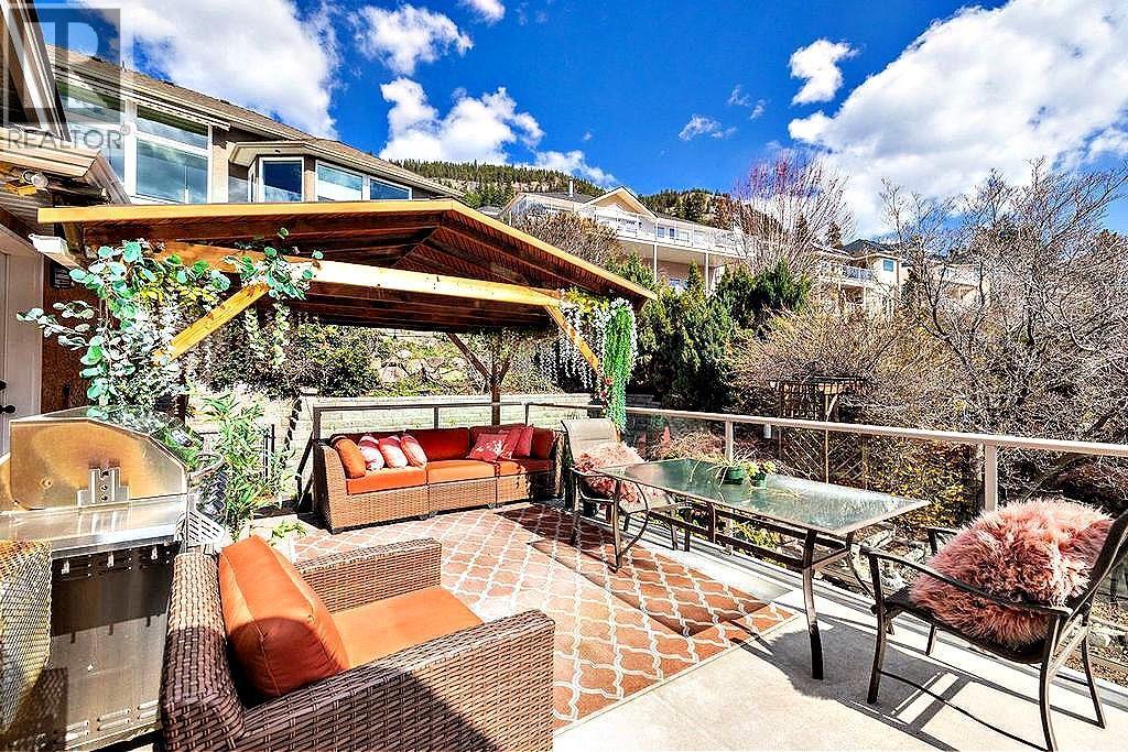 5205 Macneill Court, Peachland, BC - Outdoor