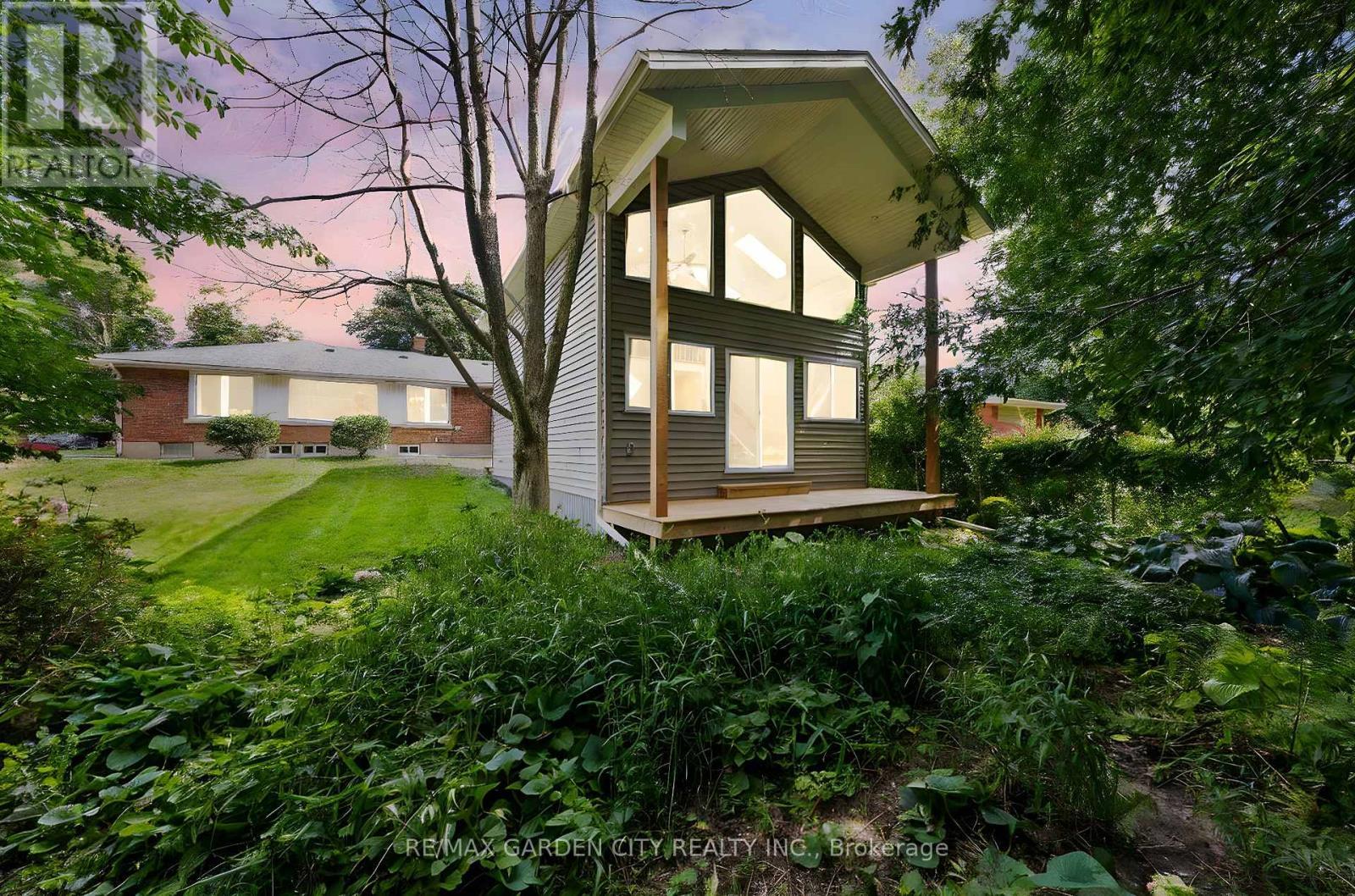 34 Kenworth Drive, St. Catharines (Carlton/Bunting), ON - Outdoor