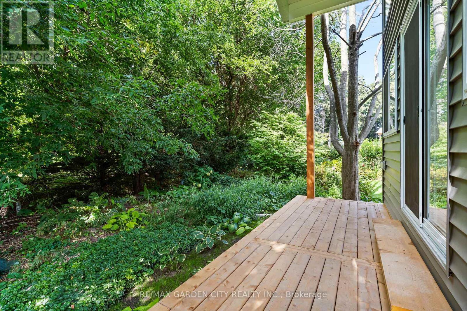 34 Kenworth Drive, St. Catharines (Carlton/Bunting), ON - Outdoor