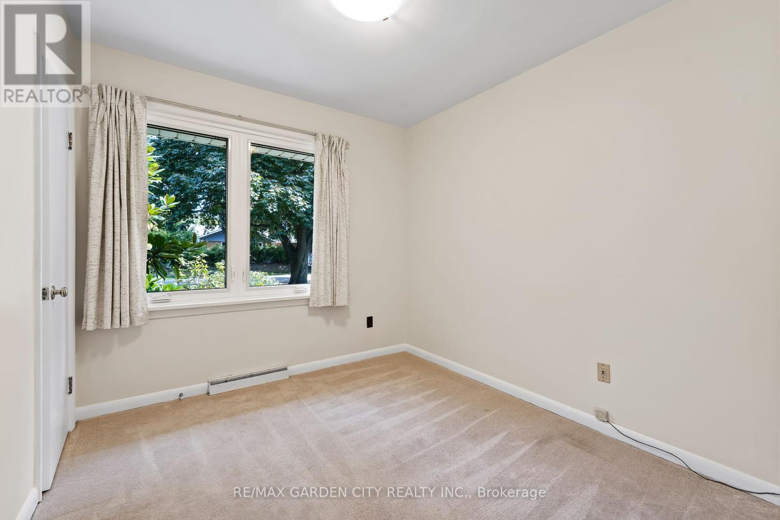 34 Kenworth Drive, St. Catharines (Carlton/Bunting), ON - Indoor Photo Showing Other Room