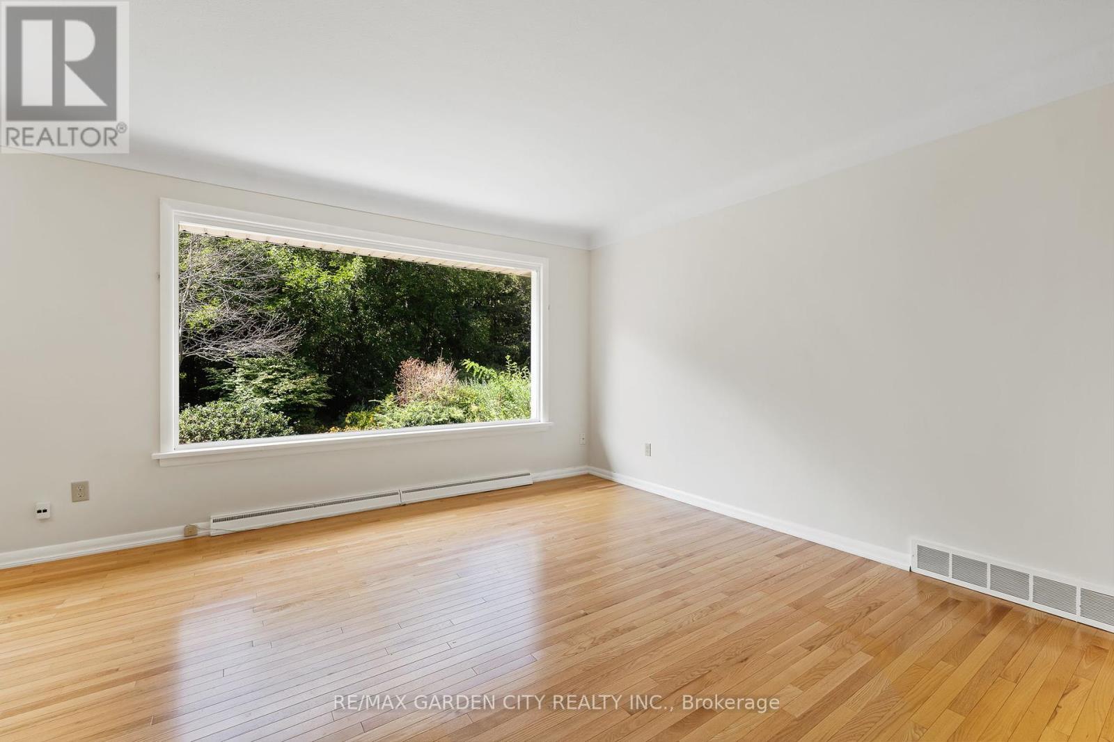 34 Kenworth Drive, St. Catharines (Carlton/Bunting), ON - Indoor