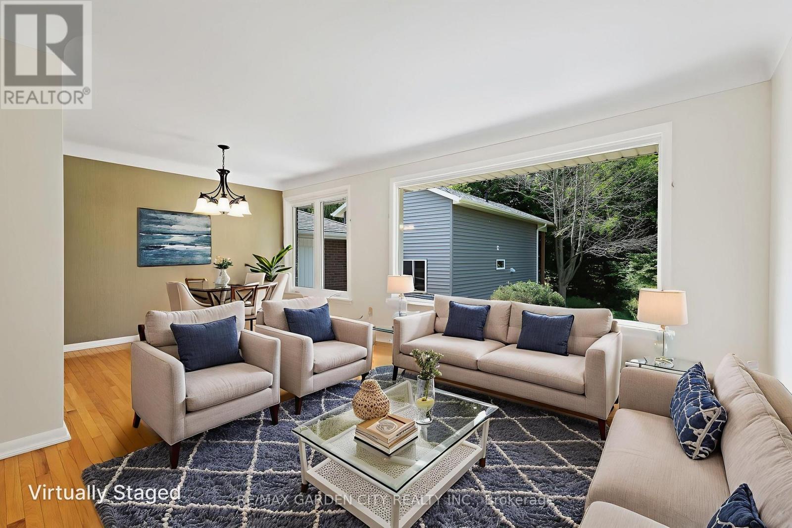 34 Kenworth Drive, St. Catharines (Carlton/Bunting), ON - Indoor Photo Showing Living Room