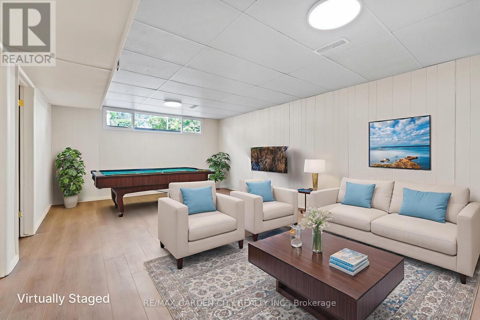34 Kenworth Drive, St. Catharines (Carlton/Bunting), ON - Indoor Photo Showing Living Room