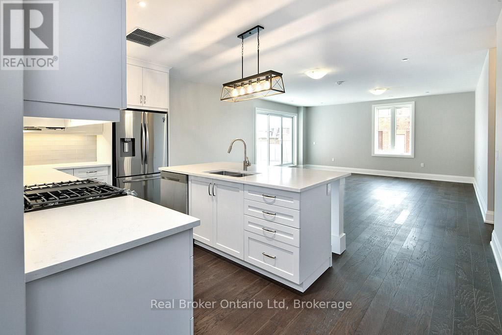 206 - 80 9Th Street E, Owen Sound, ON - Indoor Photo Showing Kitchen With Double Sink With Upgraded Kitchen