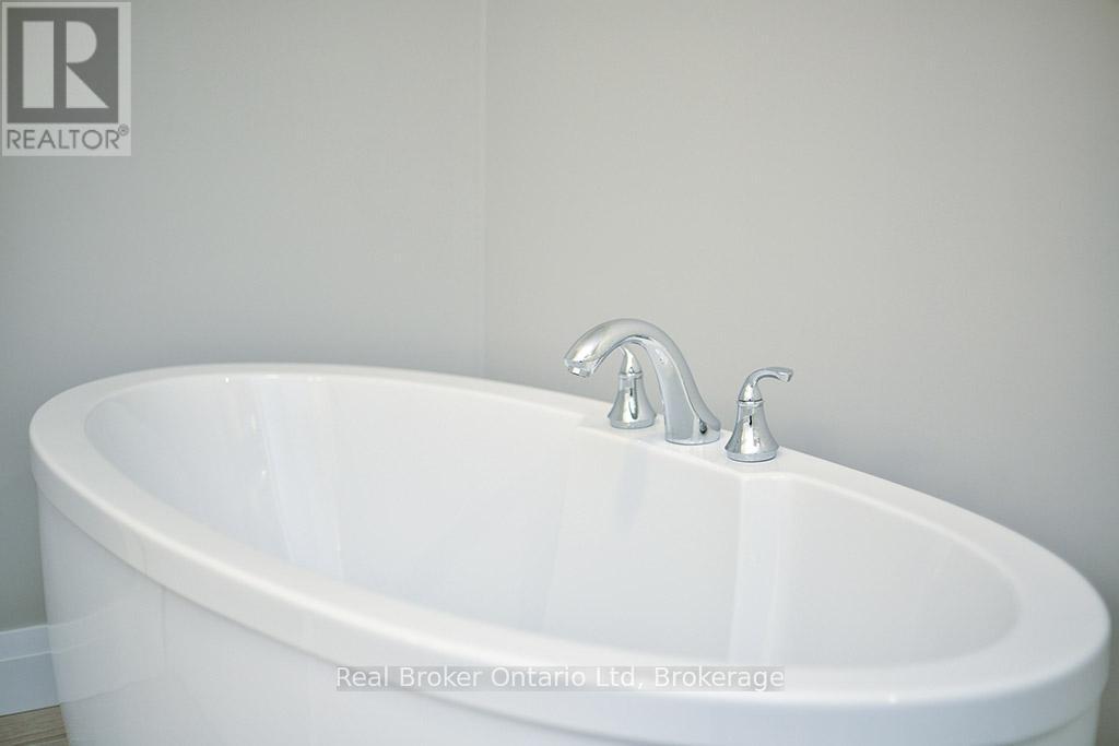 206 - 80 9Th Street E, Owen Sound, ON - Indoor Photo Showing Bathroom