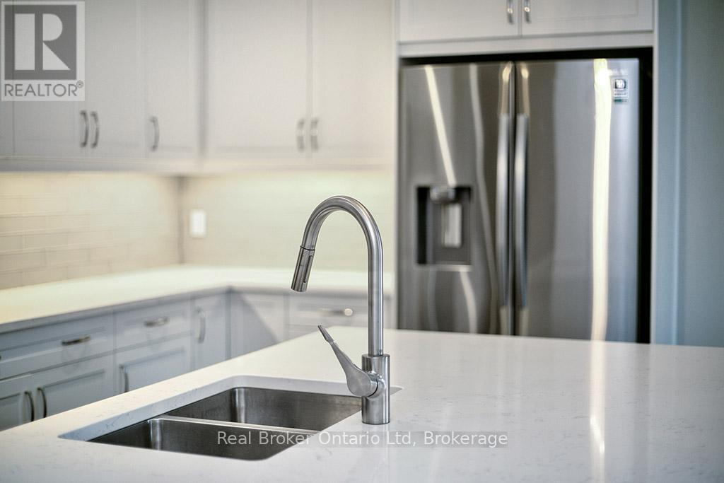 206 - 80 9Th Street E, Owen Sound, ON - Indoor Photo Showing Kitchen With Double Sink With Upgraded Kitchen