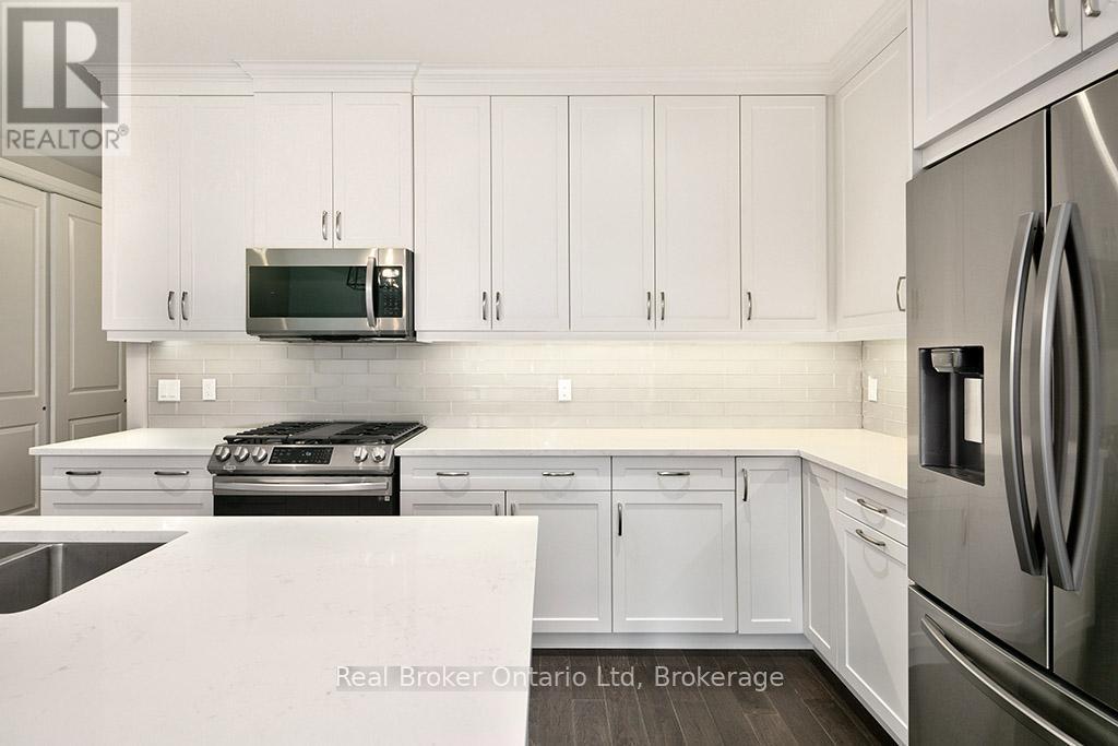 206 - 80 9Th Street E, Owen Sound, ON - Indoor Photo Showing Kitchen With Upgraded Kitchen