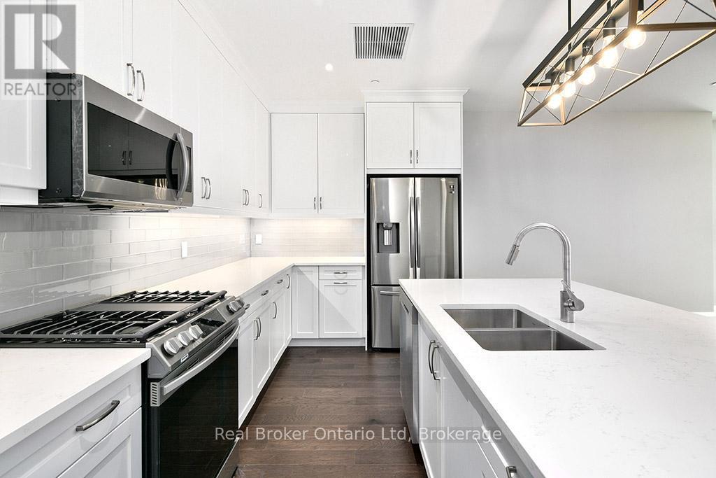 206 - 80 9Th Street E, Owen Sound, ON - Indoor Photo Showing Kitchen With Double Sink With Upgraded Kitchen