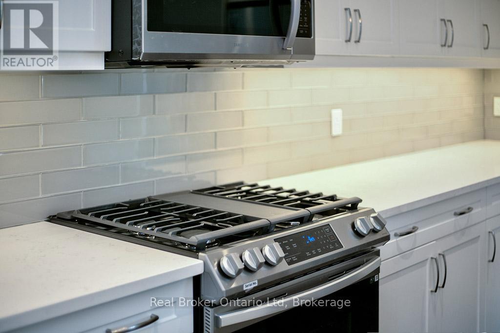 206 - 80 9Th Street E, Owen Sound, ON - Indoor Photo Showing Kitchen