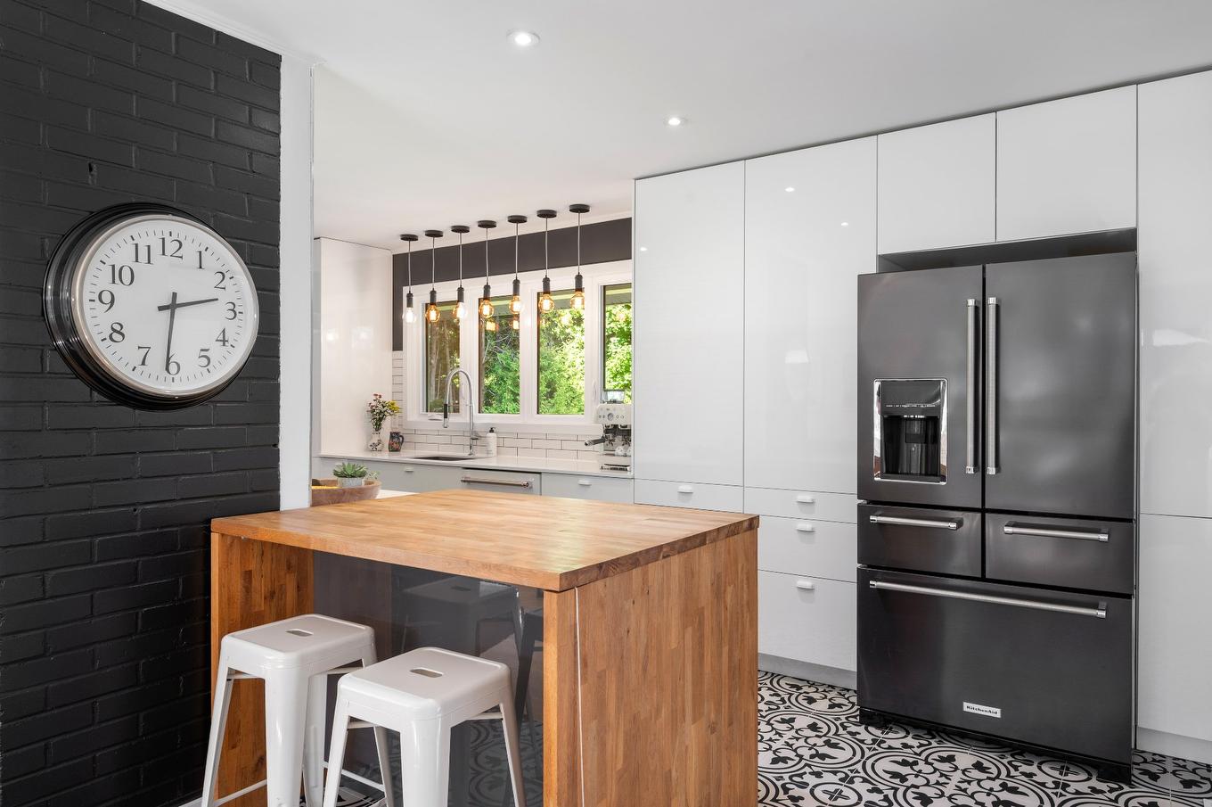 Cuisine - 442 Mtée Des Trente, Mont-Saint-Hilaire, QC - Indoor Photo Showing Kitchen