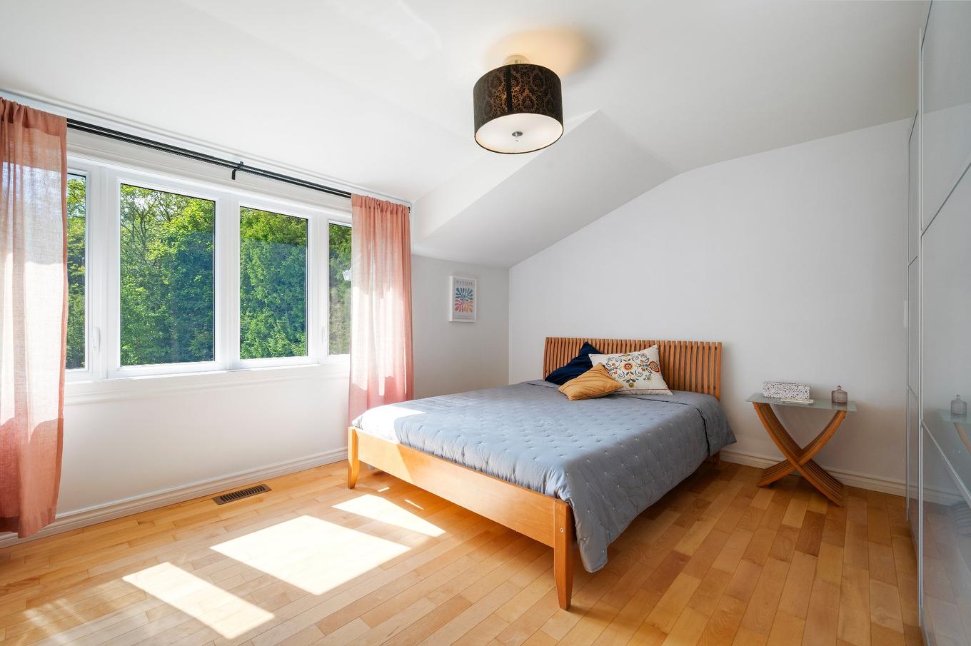 Chambre à coucher principale - 442 Mtée Des Trente, Mont-Saint-Hilaire, QC - Indoor Photo Showing Bedroom