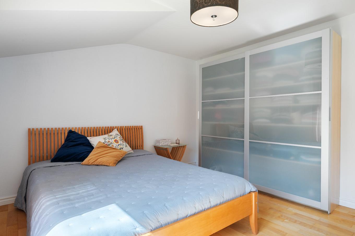 Chambre à coucher principale - 442 Mtée Des Trente, Mont-Saint-Hilaire, QC - Indoor Photo Showing Bedroom