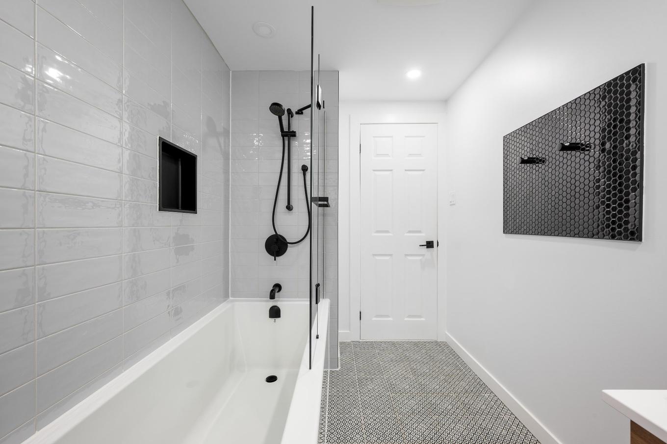 Salle de bains - 442 Mtée Des Trente, Mont-Saint-Hilaire, QC - Indoor Photo Showing Bathroom