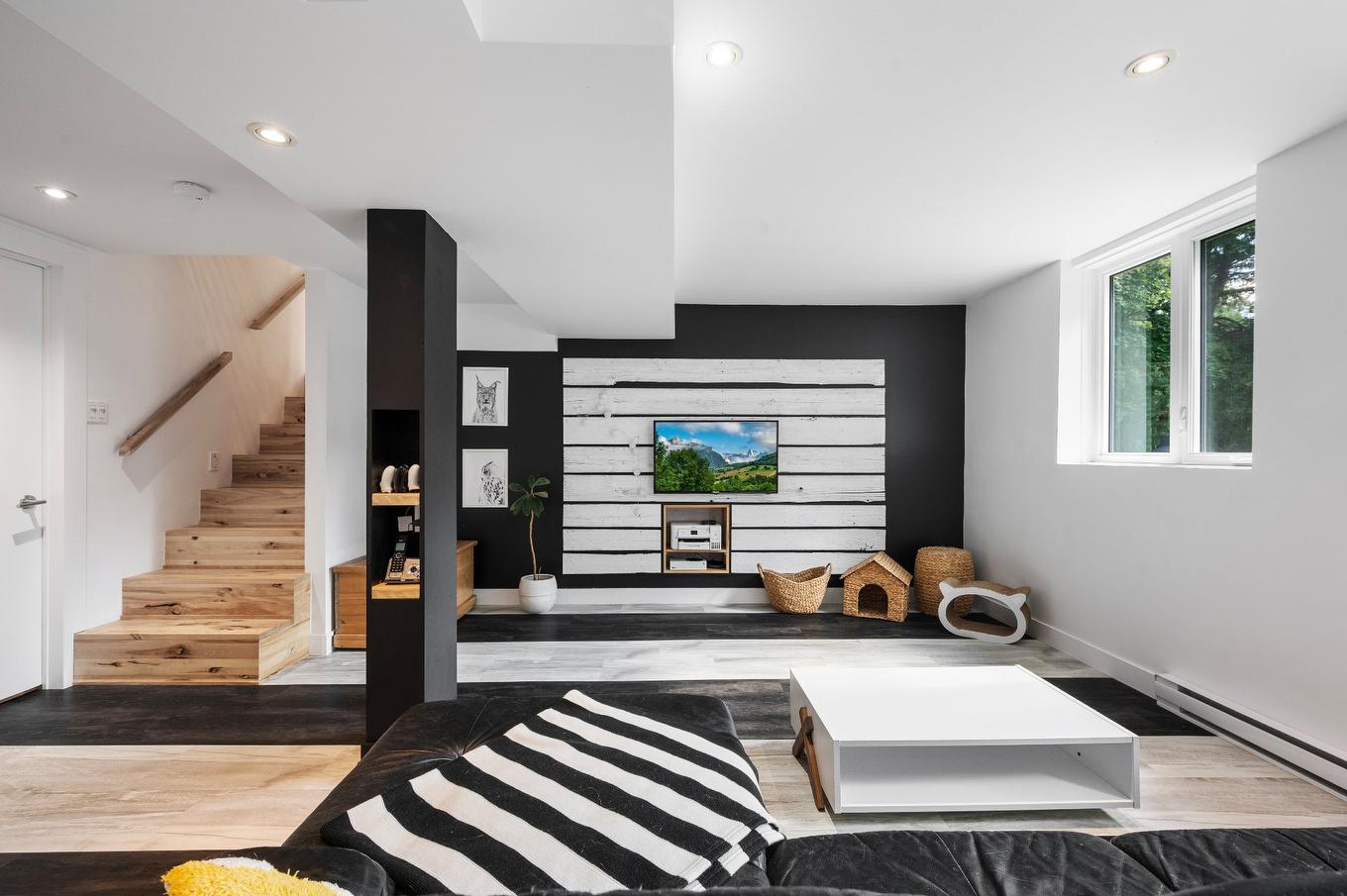 Salle familiale - 442 Mtée Des Trente, Mont-Saint-Hilaire, QC - Indoor Photo Showing Other Room