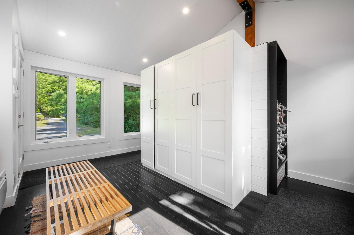 Hall d'entrée/Vestibule - 442 Mtée Des Trente, Mont-Saint-Hilaire, QC - Indoor Photo Showing Other Room