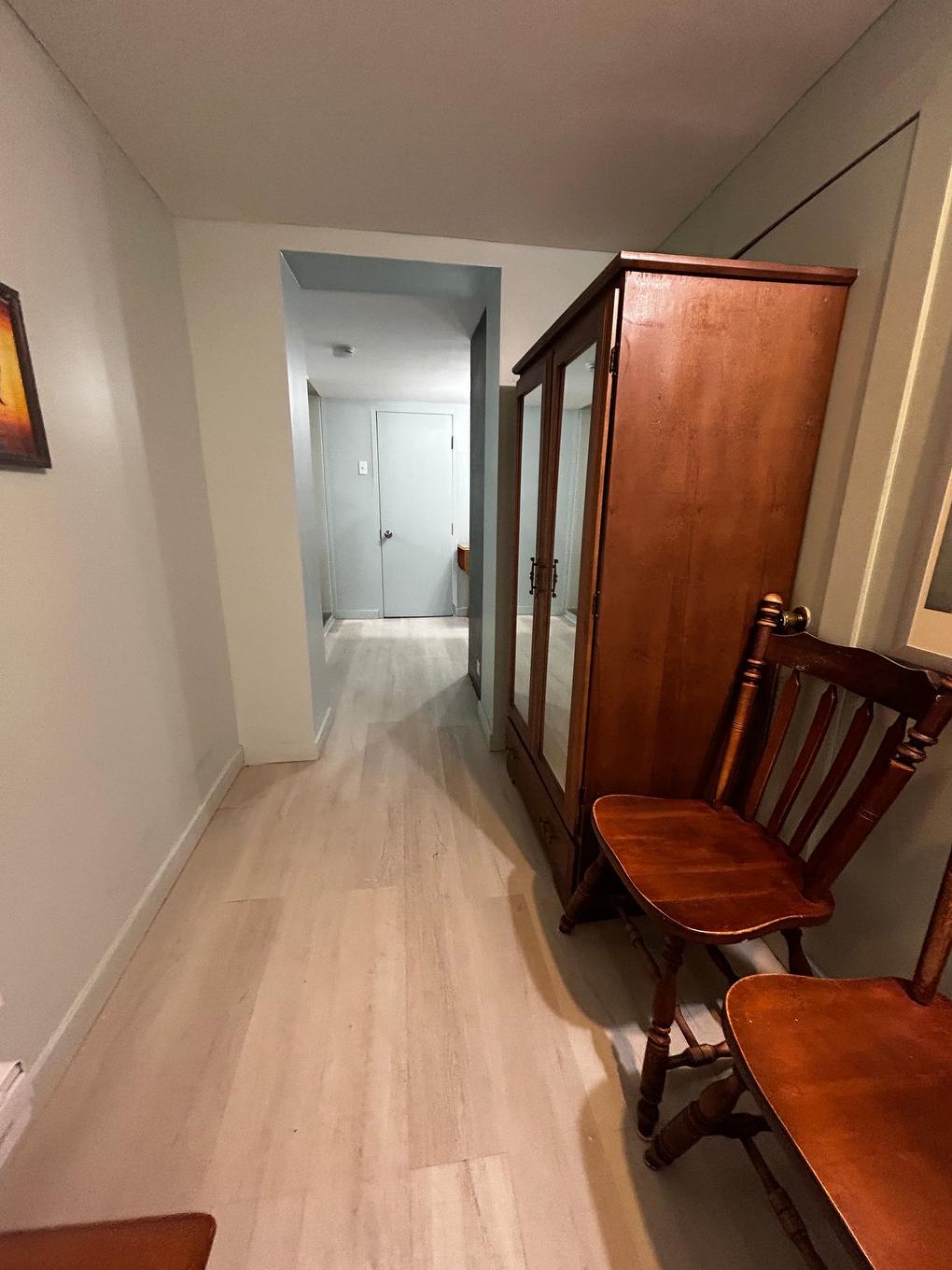 Passageway - 4008A Rue Mance, Longueuil (Saint-Hubert), QC - Indoor Photo Showing Other Room