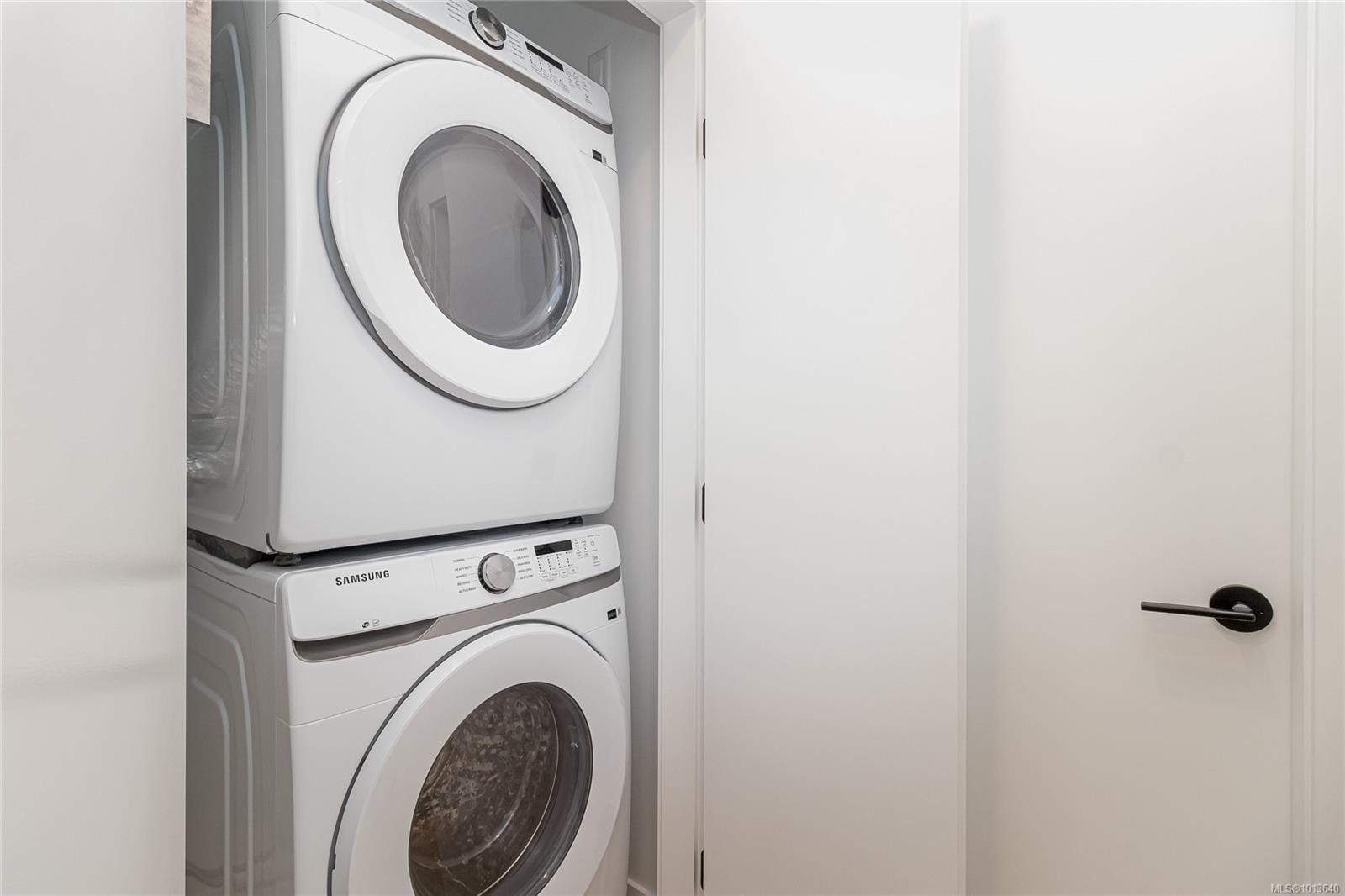 310-3564B Ryder Hesjedal Way, Colwood, BC - Indoor Photo Showing Laundry Room