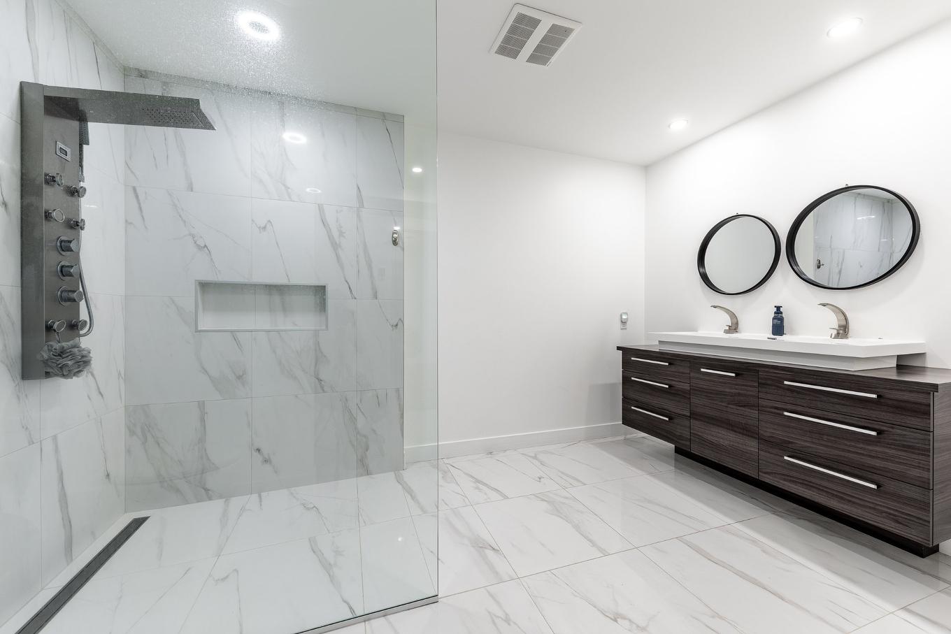 Bathroom - 29 Rue Tessier, Saint-Jean-Sur-Richelieu, QC - Indoor Photo Showing Bathroom