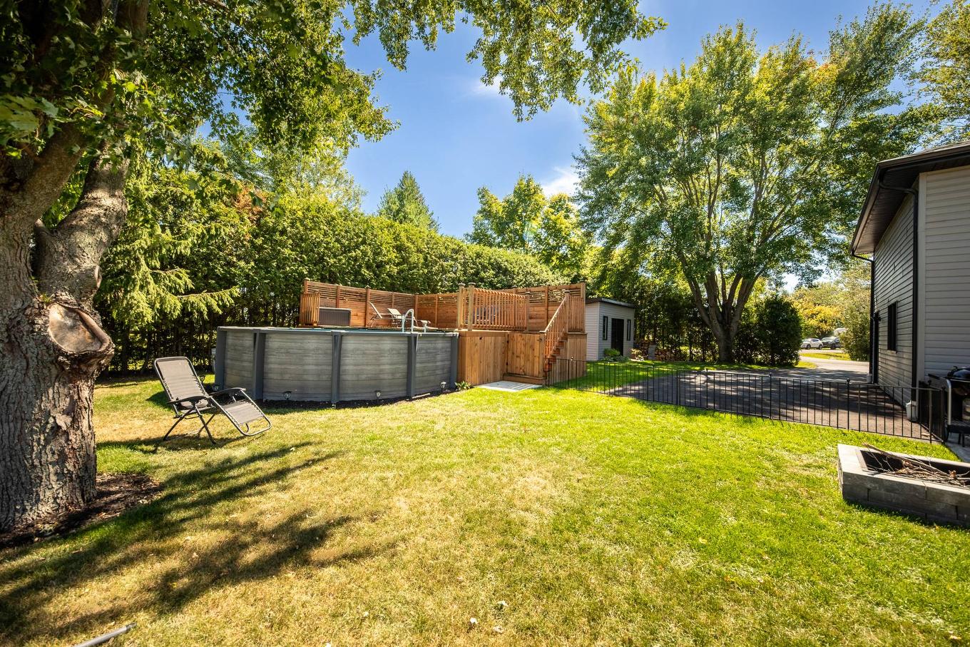 Pool - 29 Rue Tessier, Saint-Jean-Sur-Richelieu, QC - Outdoor With Backyard