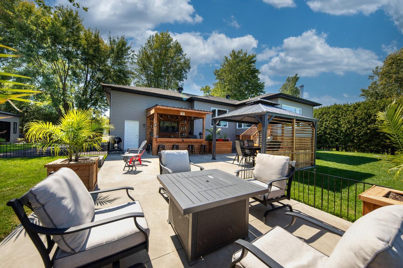 Patio - 29 Rue Tessier, Saint-Jean-Sur-Richelieu, QC - Outdoor With Deck Patio Veranda